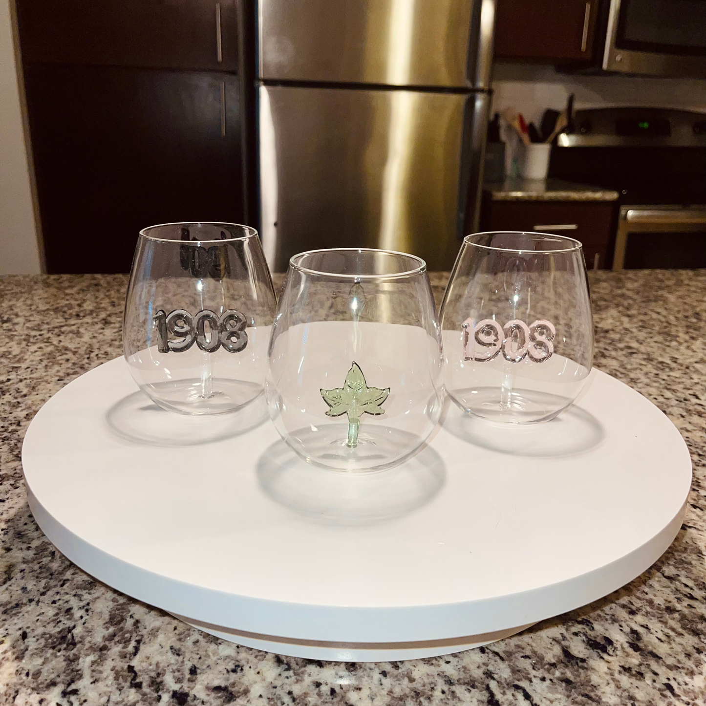 Green Ivy Leaf Stemless Wine Glass