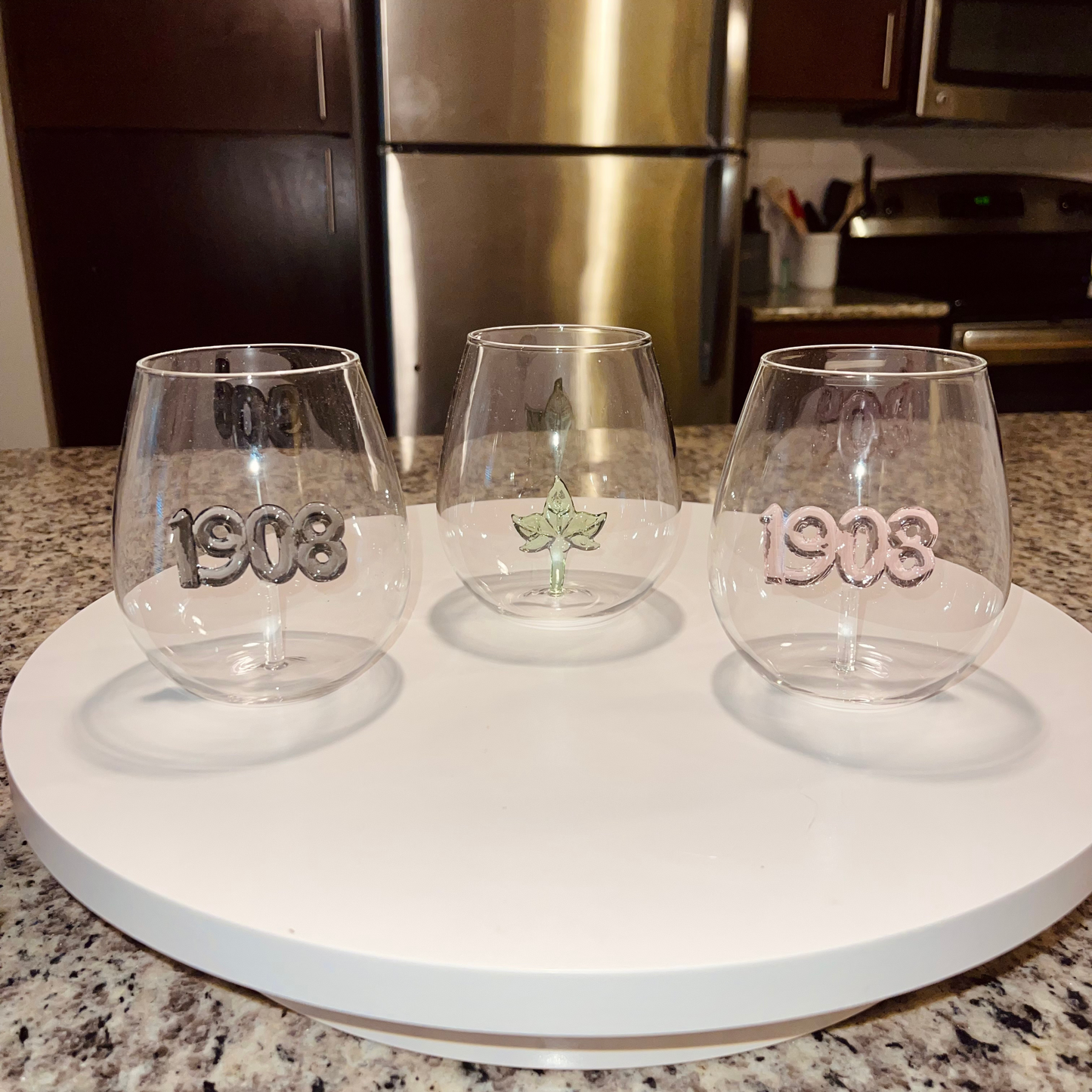 Green Ivy Leaf Stemless Wine Glass